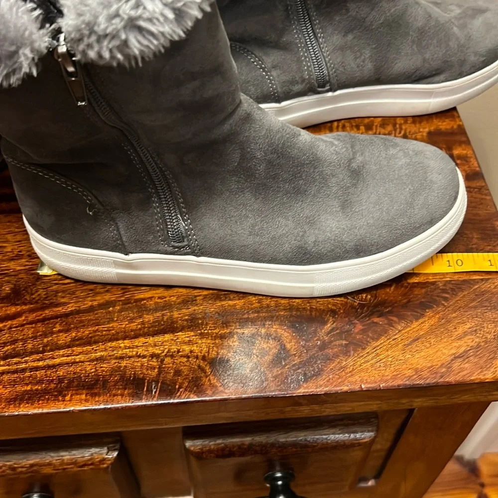Mia Womens Merion Gray Faux Suede Boots in Size 7.5, EUC